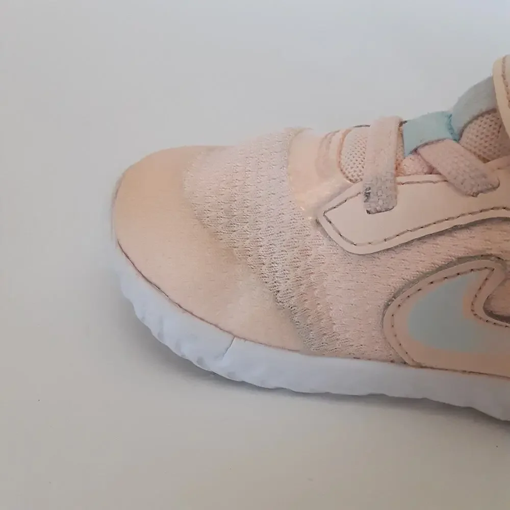 Nike Revolution 5 SE Sneakers Girls 8 Peach Pink Running Shoes Back to School